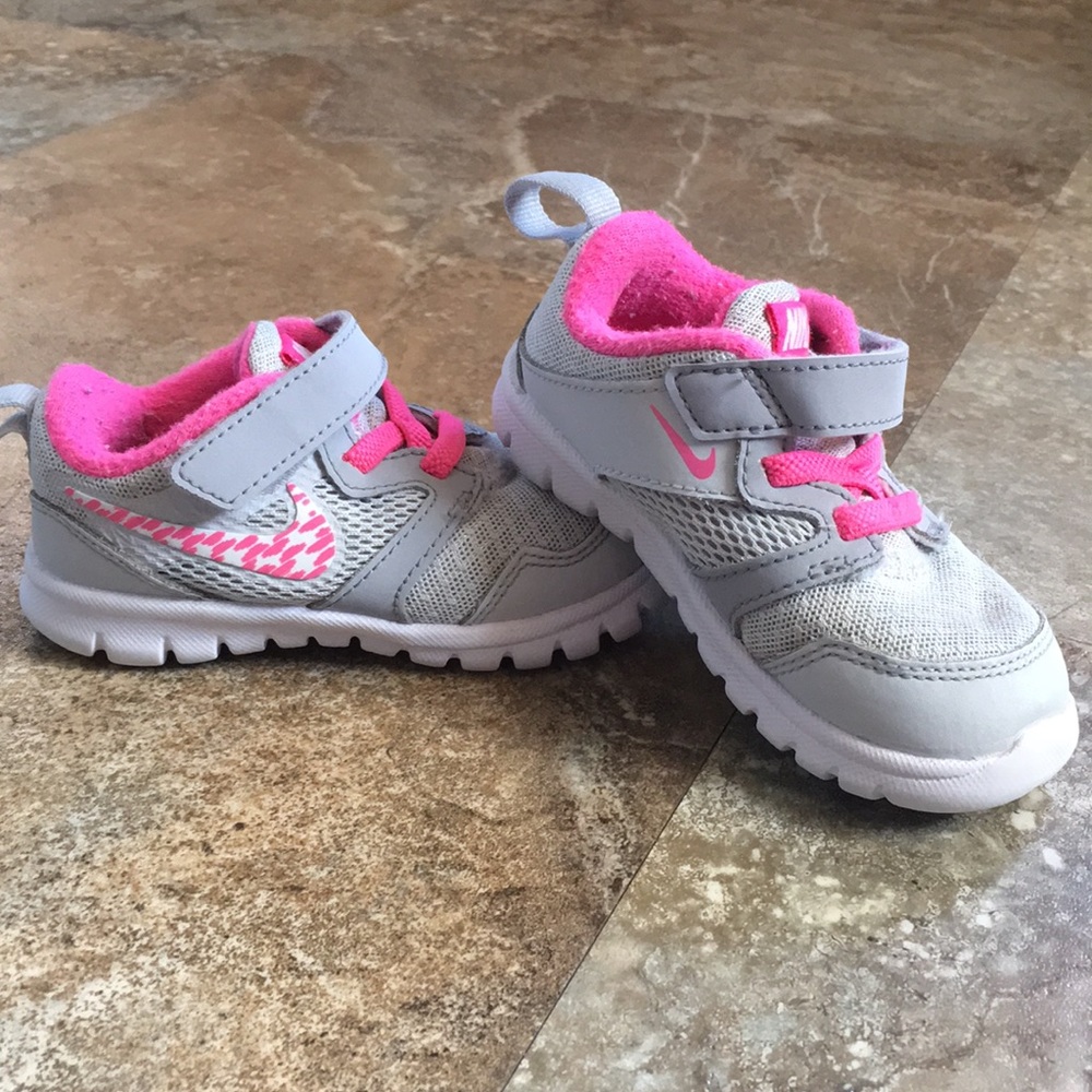Nikes- GUC
